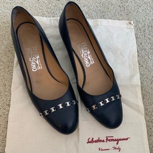 Ferragamo Pim Pump with Silver Chain